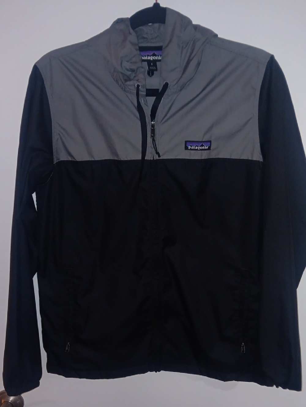 Patagonia Men's Black and Gray Windbreaker Jacket